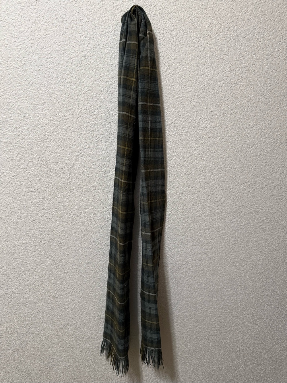 Vintage Lochcarron Scotland 100% Virgin Wool Tartan Plaid Scarf Fringe